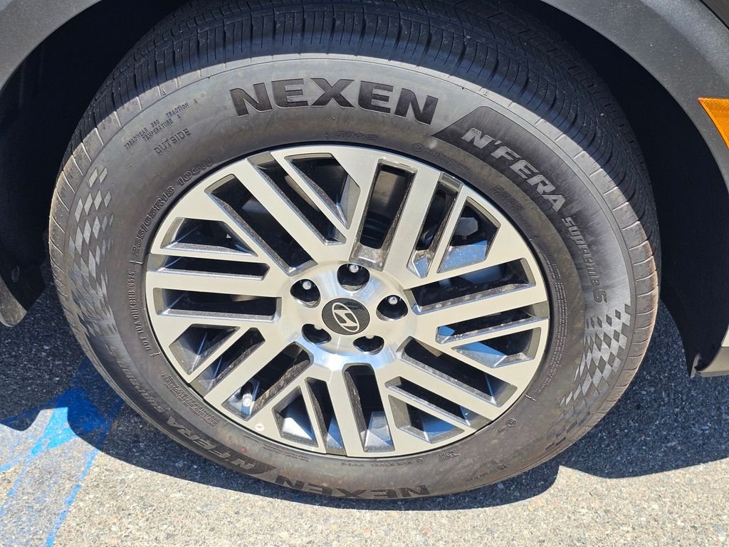 New 2026 Black Hyundai SEL Premium image 10