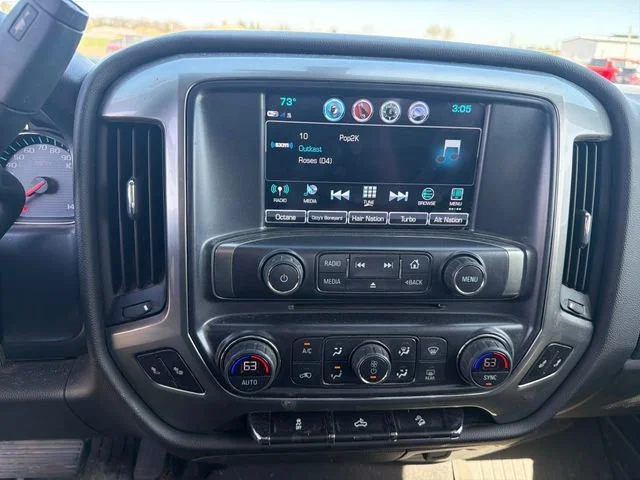 Used 2018 SUMMIT WHITE Chevrolet LT image 21