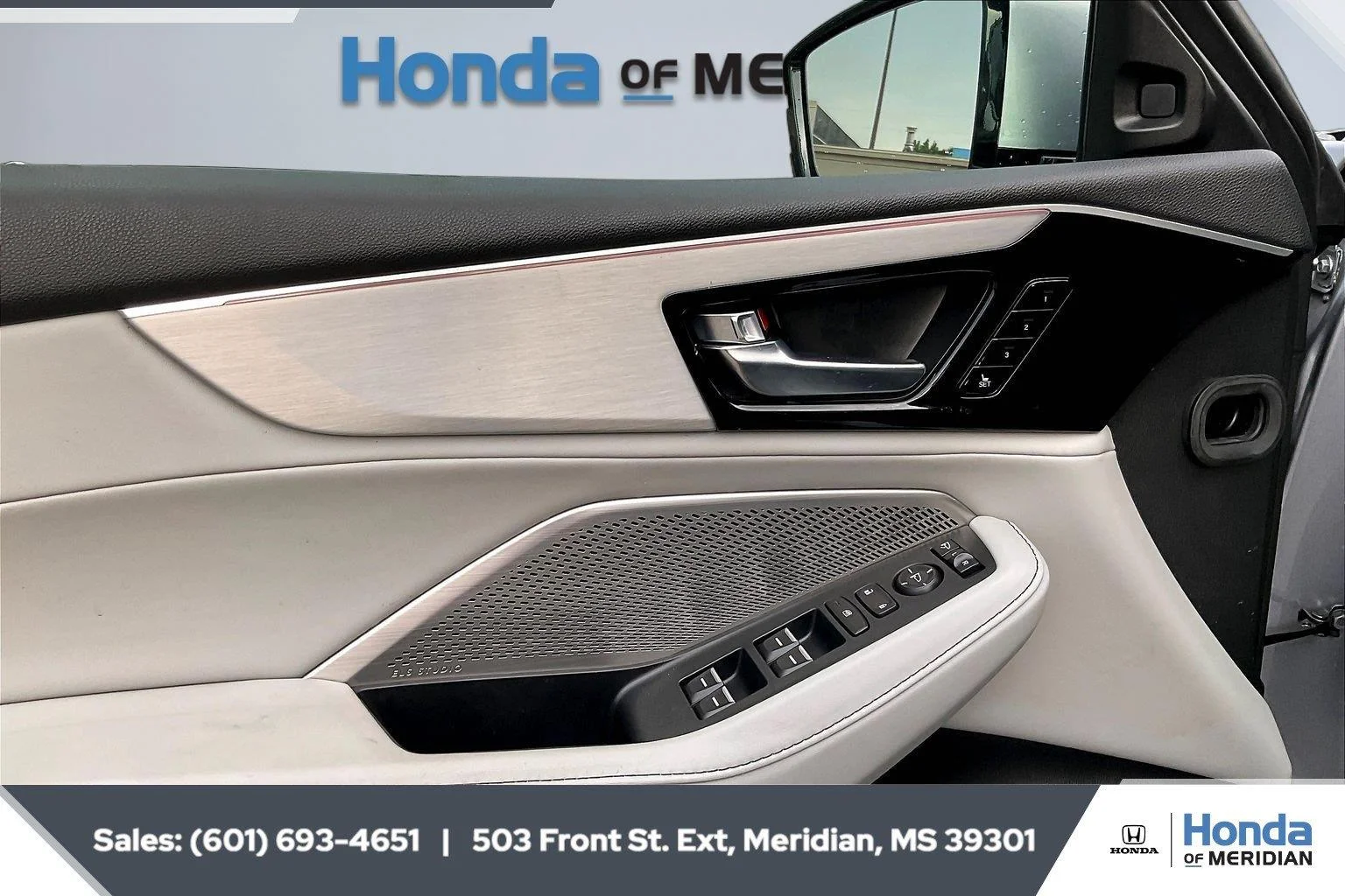 Used 2023 Lunar Silver Metallic Acura w/Tech image 17