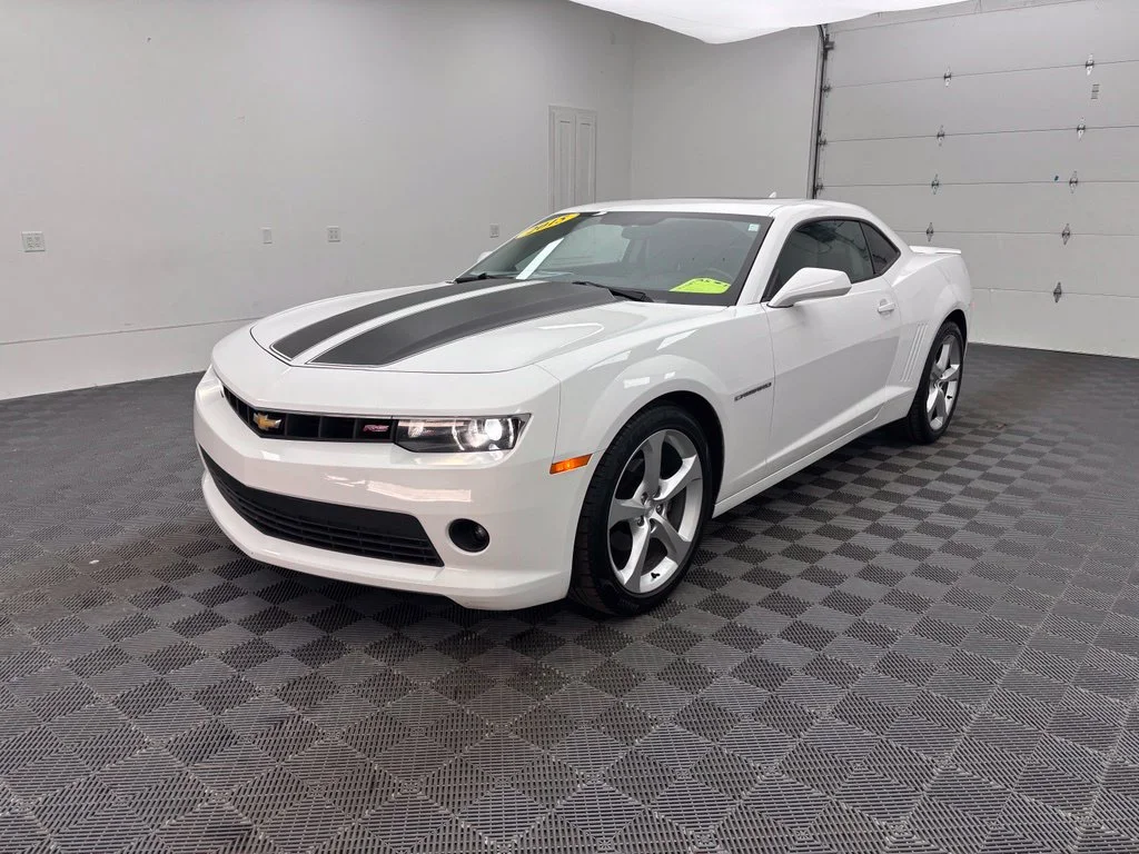 Used 2015 White Chevrolet 2LT image 13