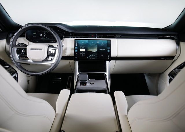 New 2026 Fuji White Land Rover SE image 4