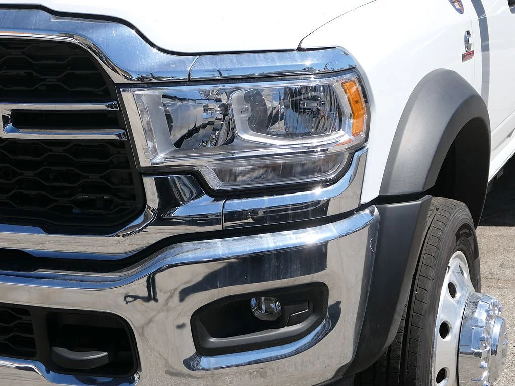 New 2024 Bright White Clearcoat RAM Tradesman/SLT image 8