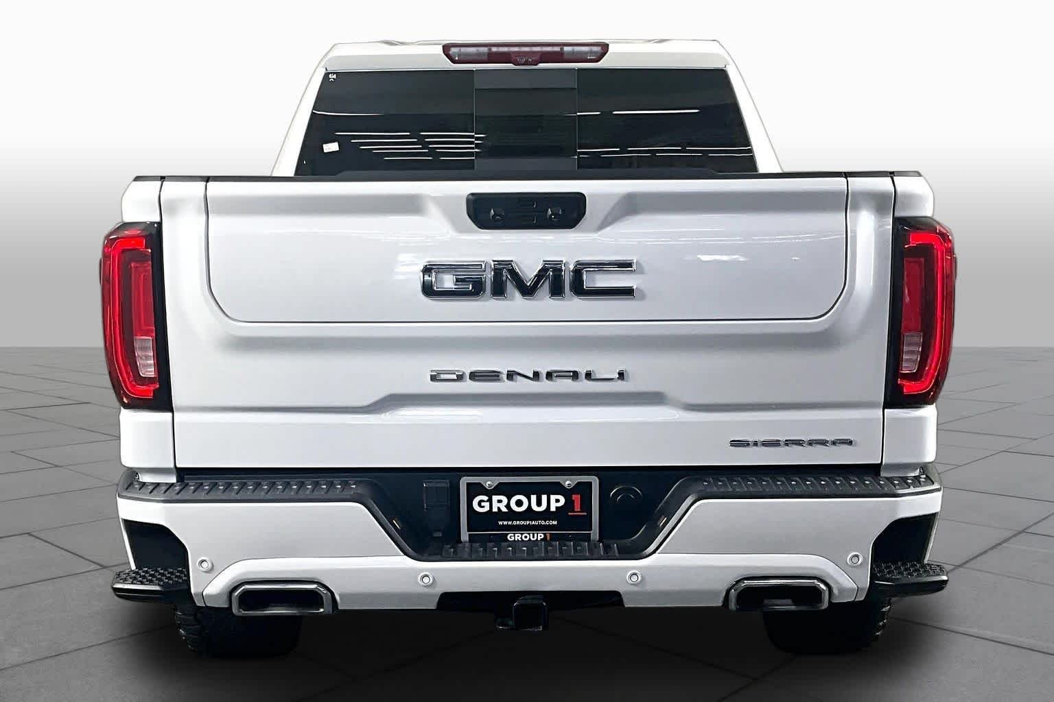 Used 2024 White Frost Tricoat GMC Denali Ultimate image 5