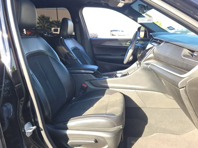 Used 2025 Black Jeep Altitude X image 10