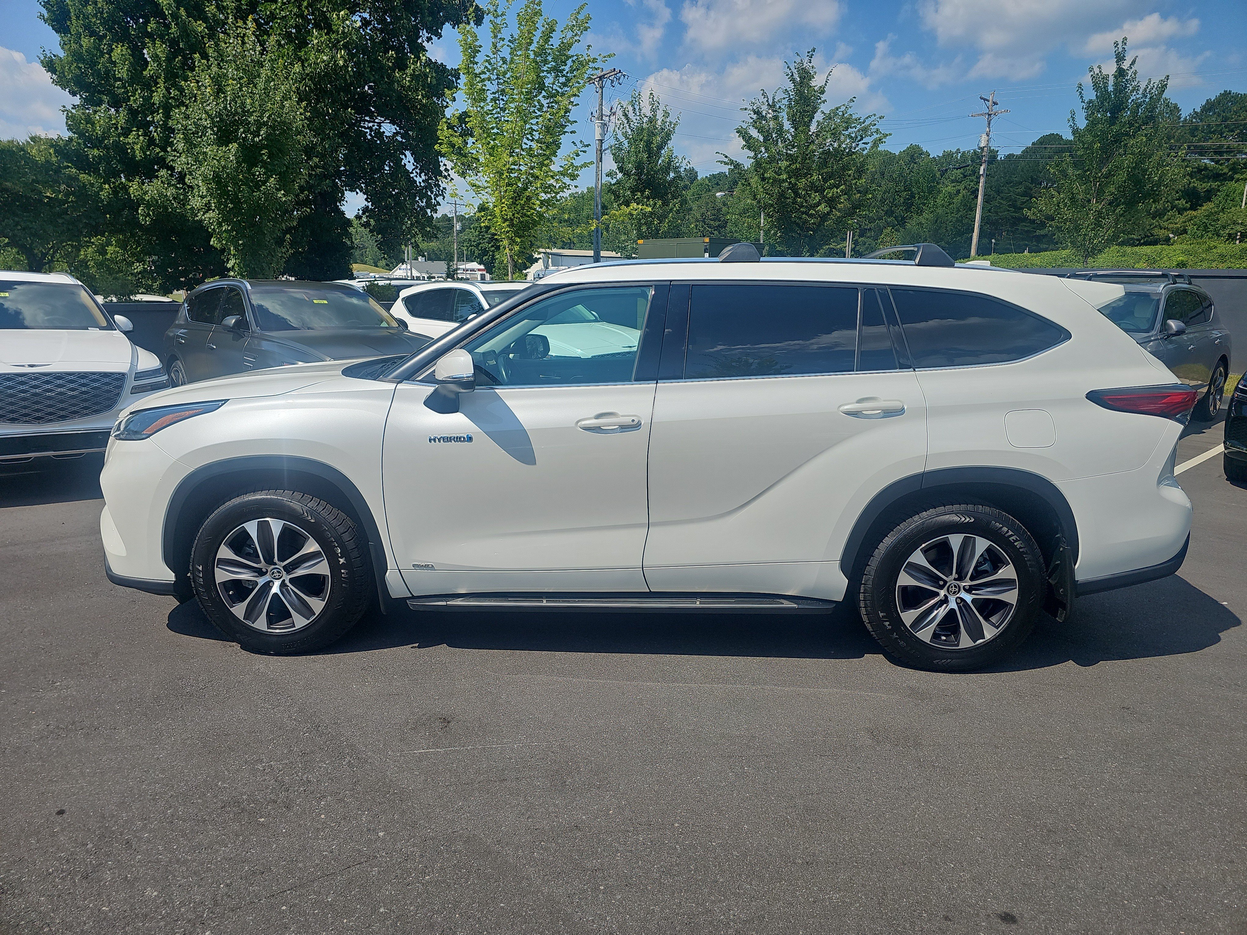 Used 2021 Blizzard Pearl Toyota Hybrid XLE image 7