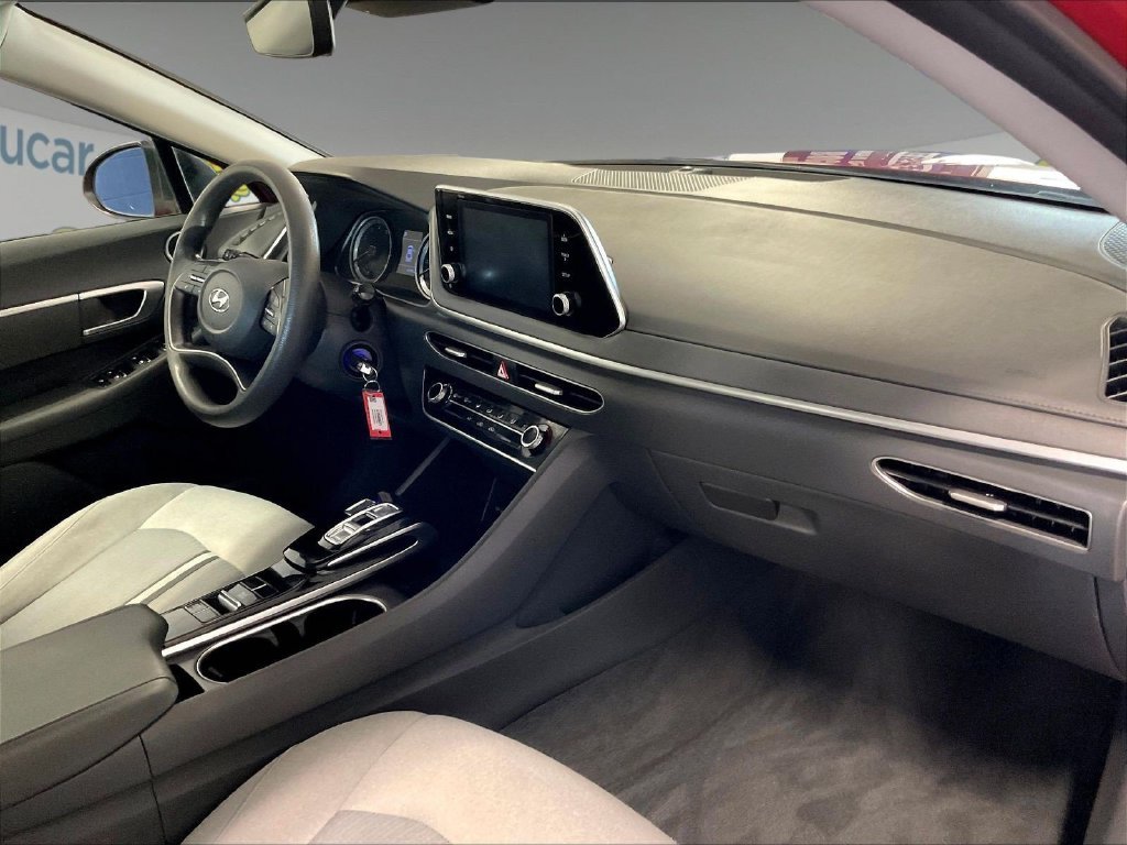 Used 2022 Red Hyundai SE image 14
