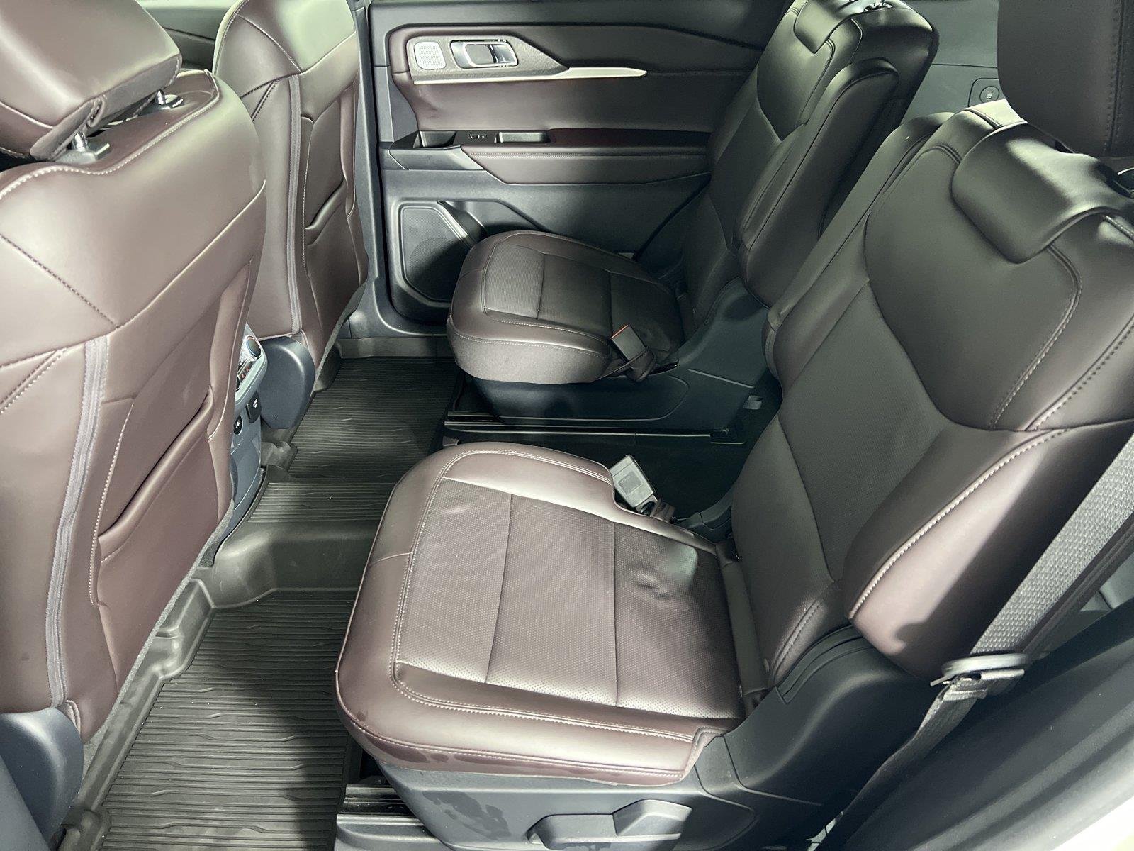 Used 2025 White Ford Platinum image 31