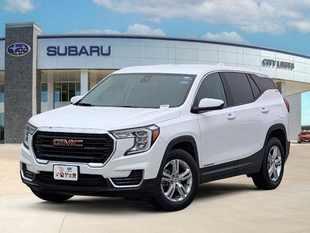 Used 2024 White GMC SLE image 1