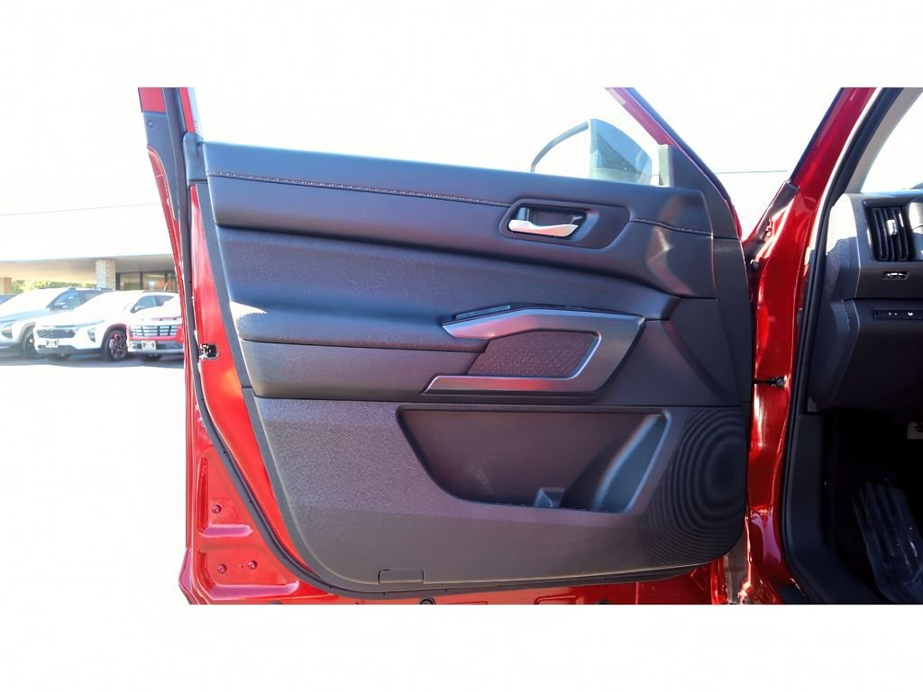 2025 Nissan Pathfinder SL photo 4