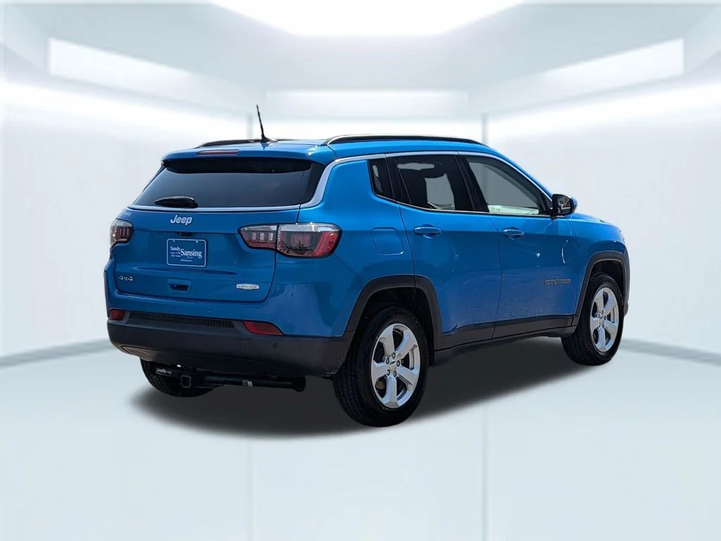 Used 2019 Blue Jeep Latitude image 6