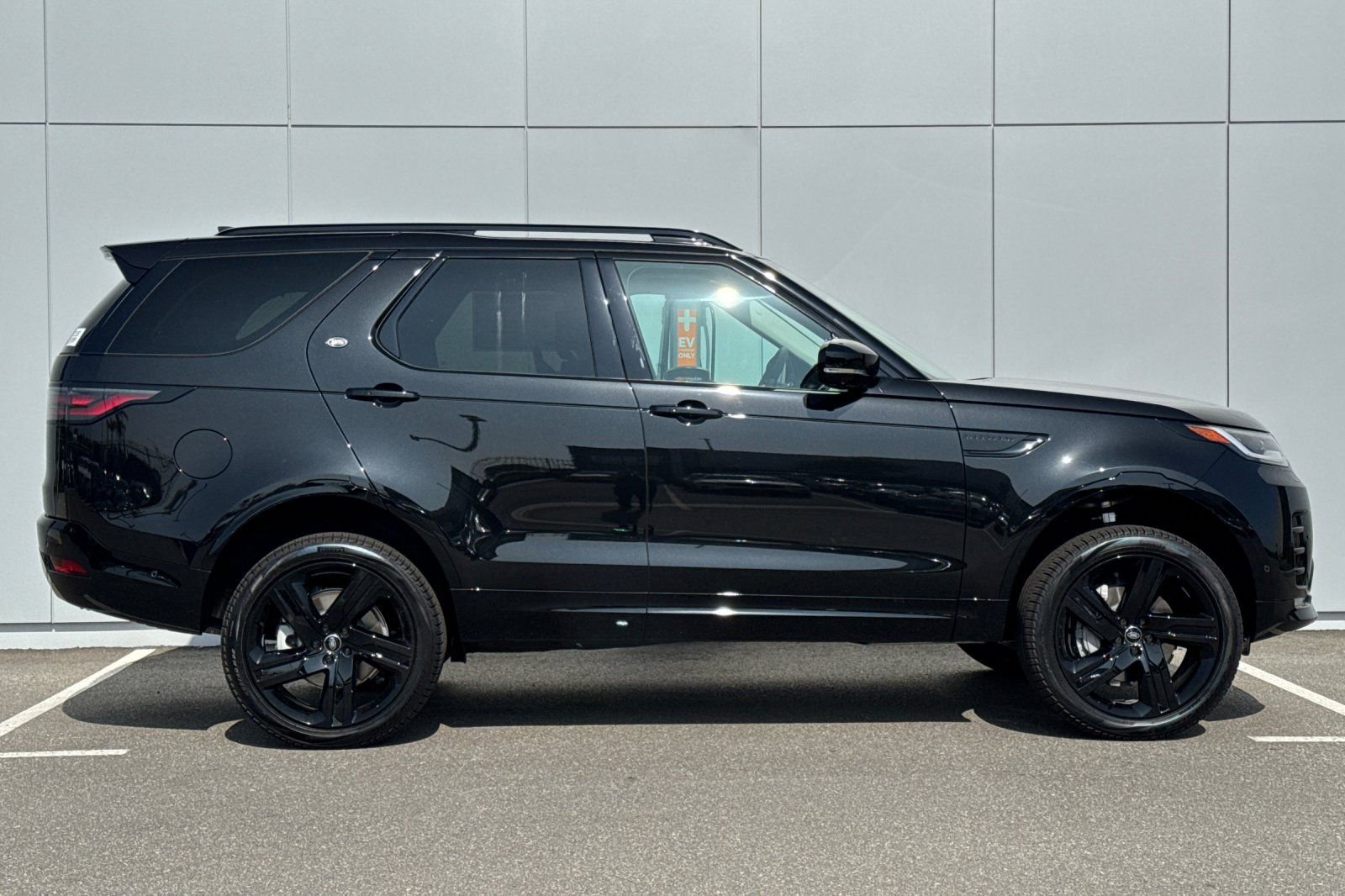2026 Land Rover Discovery Dynamic SE - Photo 6