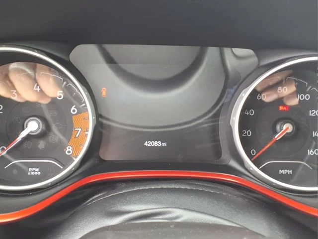 Used 2017 Gray Jeep Trailhawk image 9