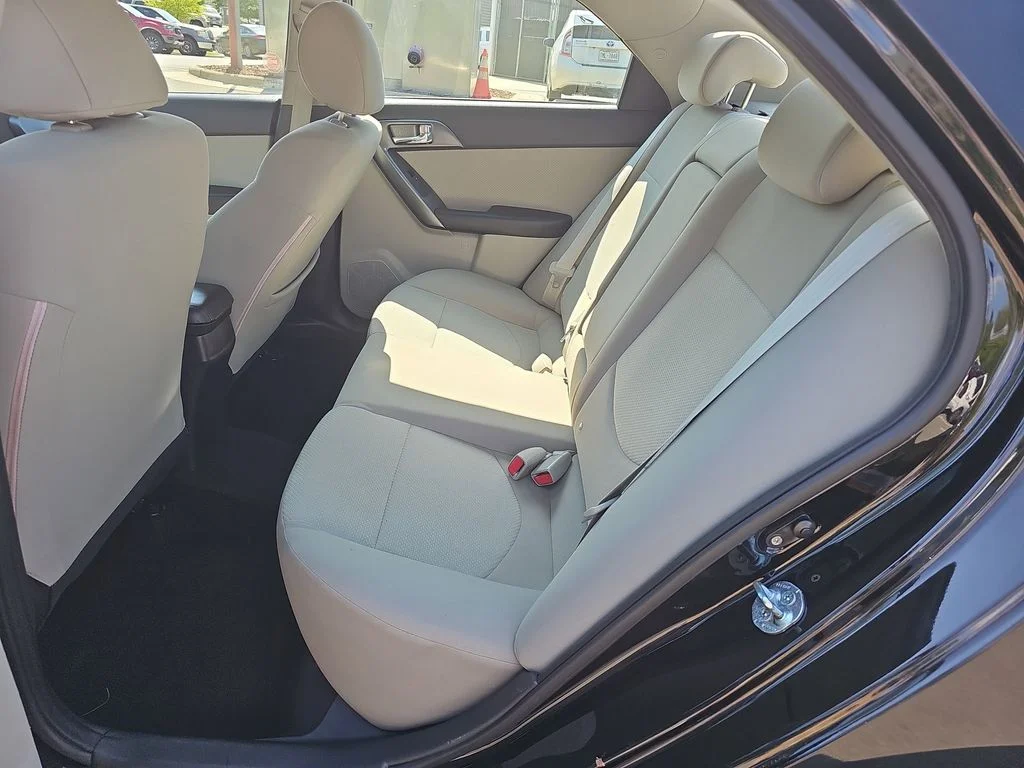 Used 2013 Black Kia EX image 13