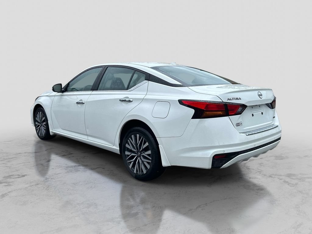 Used 2023 White Nissan 2.5 SV image 3