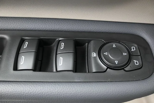 Used 2023 SUMMIT WHITE GMC Denali image 12