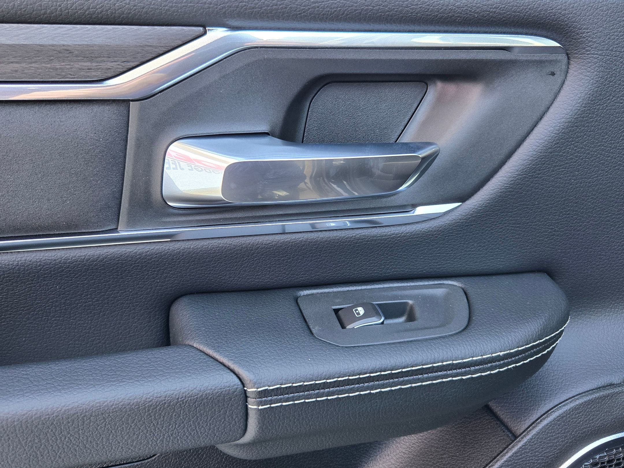New 2026 Diamond Black Crystal Pearl-Coat Exterior Paint RAM Laramie image 27