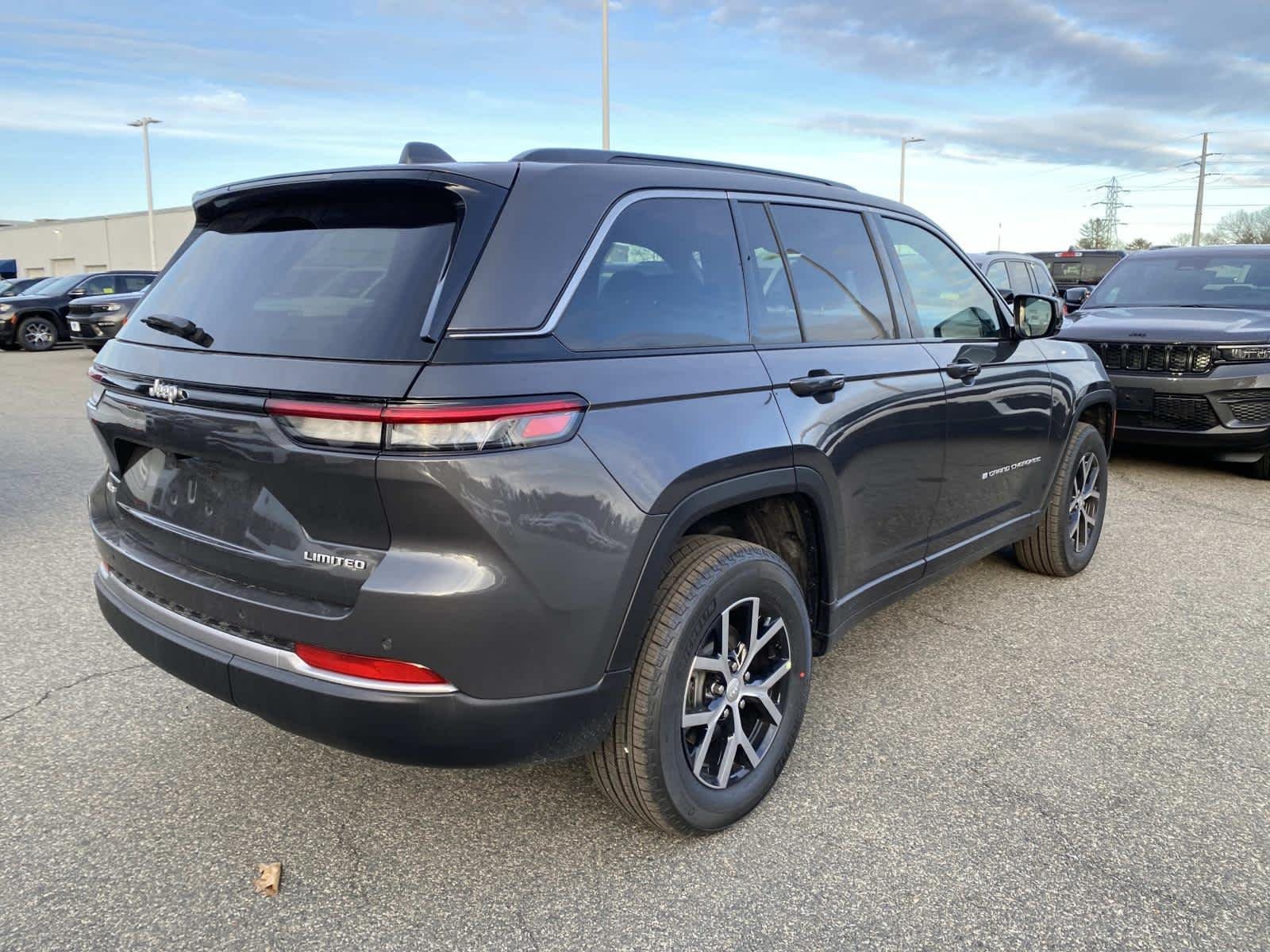 New 2026 Baltic Gray Metallic Clear-Coat Exterior Paint Jeep Limited image 3
