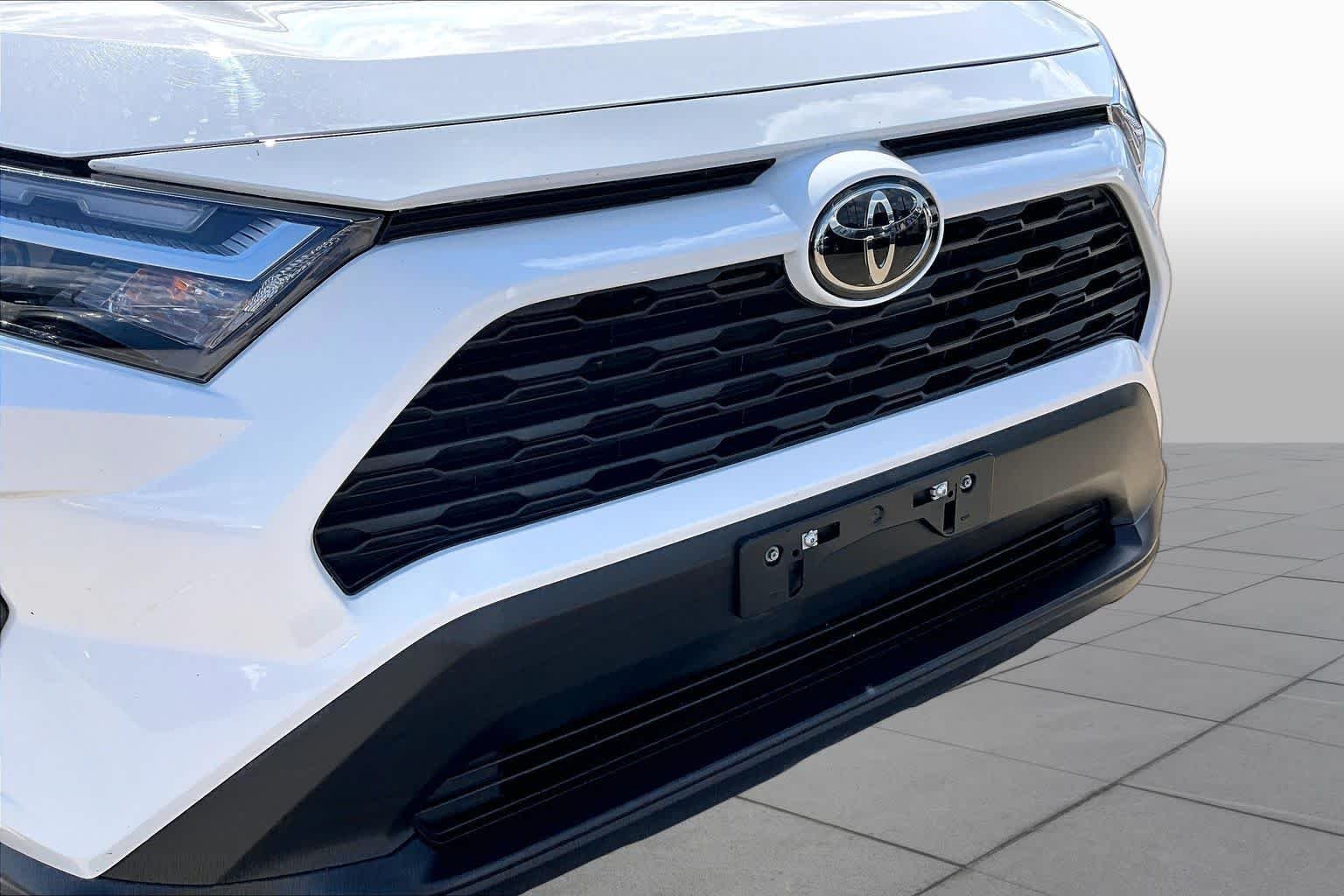 Used 2025 Ice Cap Toyota XLE image 30