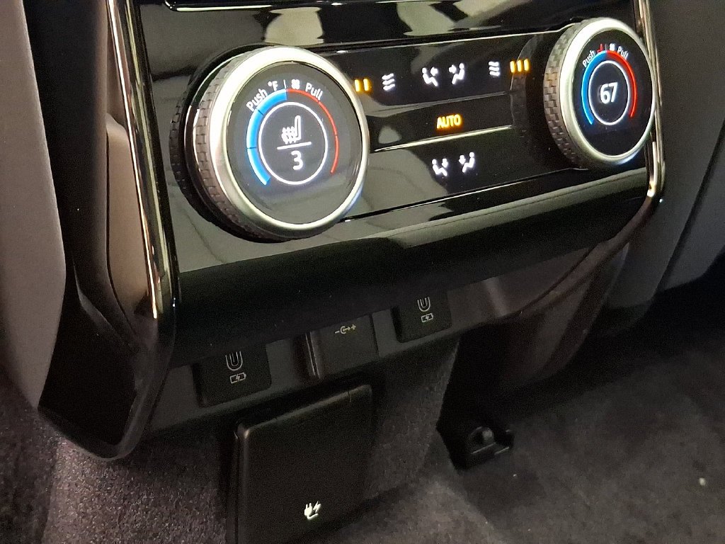 New 2027 Charente Grey Land Rover Dynamic SE image 7