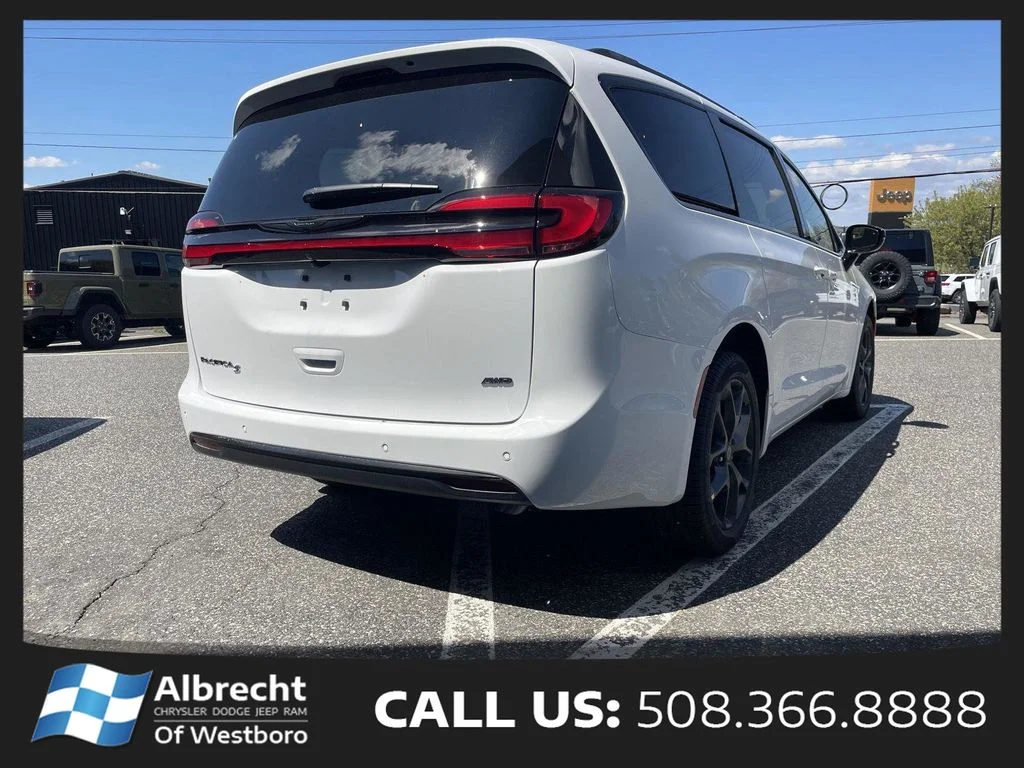 New 2026 Bright White Clear-Coat Exterior Paint Chrysler Select image 5