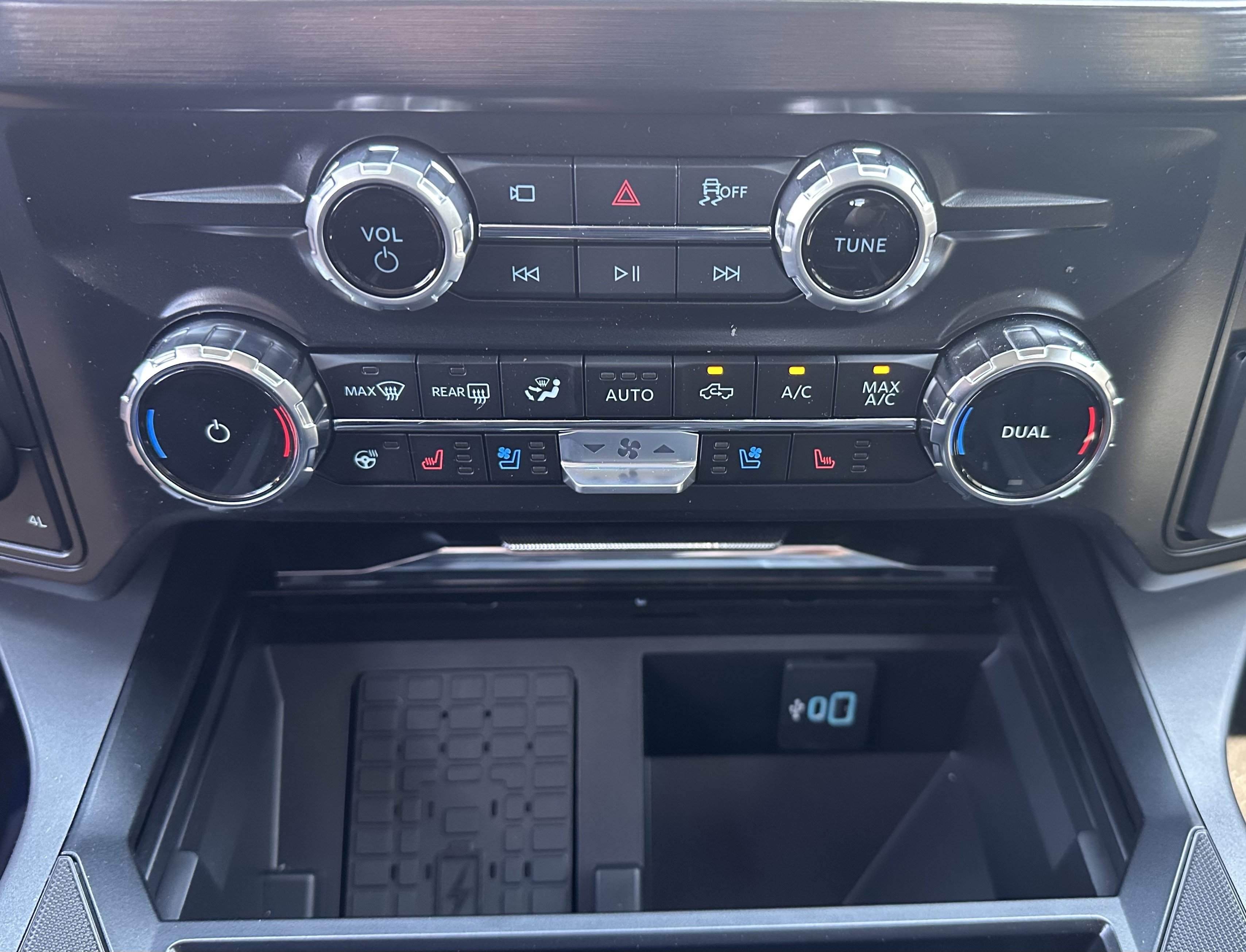 New 2026 Carbonized Gray Metallic Ford F-250® Lariat® image 28