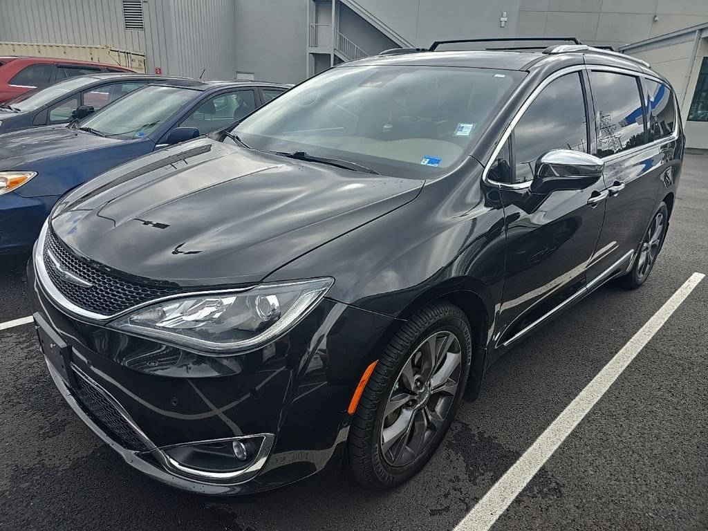 Used 2017 Black Chrysler Limited image 2