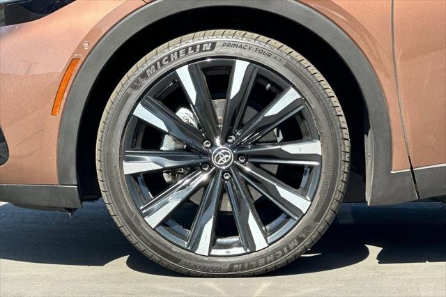 Certified Used 2025 BRONZE AGE* Toyota  image 26