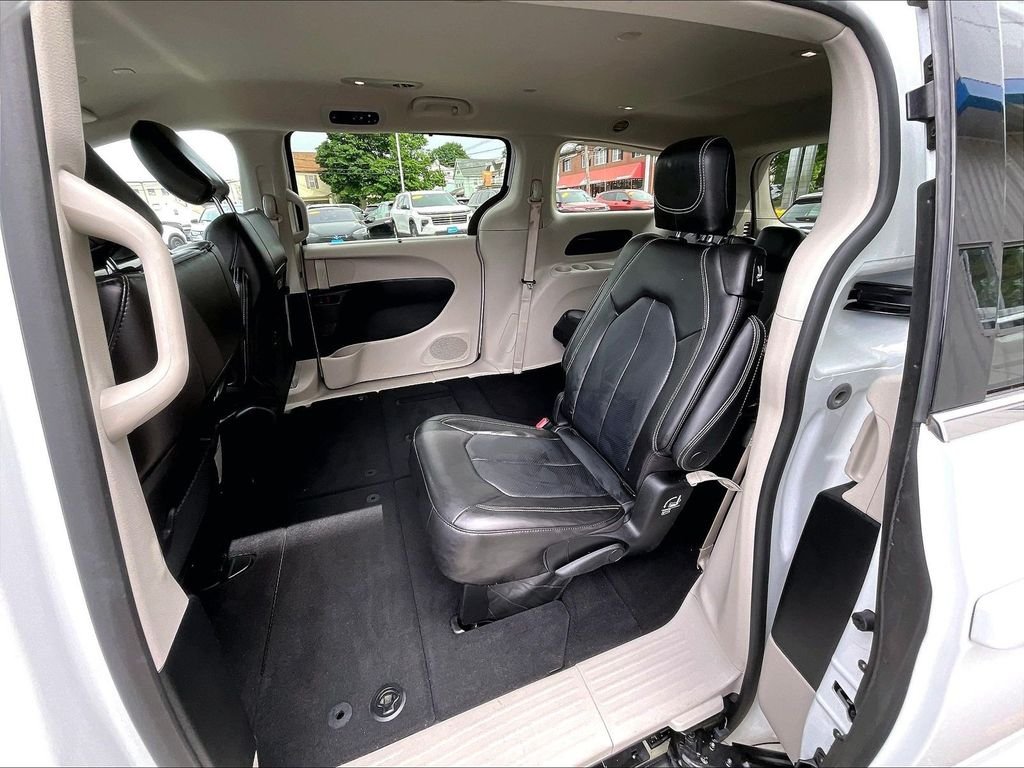 Used 2023 White Chrysler Touring L image 15