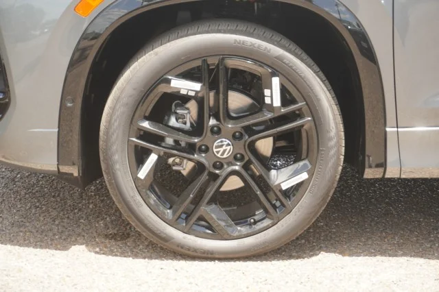 New 2026 Platinum Gray Metallic Volkswagen SE R-Line Black image 14