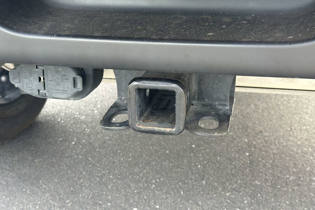 Used 2023 Grey Jeep Sahara image 8