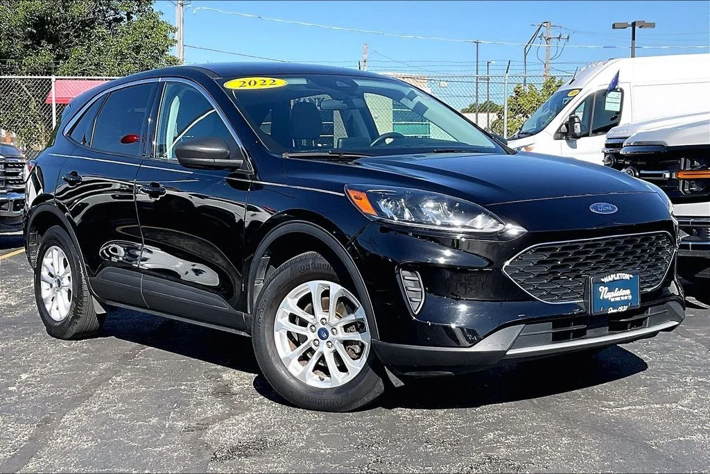 Used 2022 Black Ford SE image 35