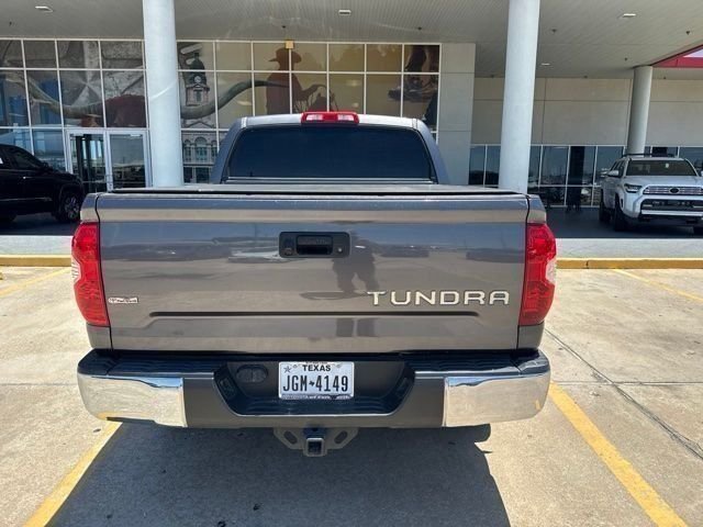 Used 2017 Gray Toyota SR5 image 5