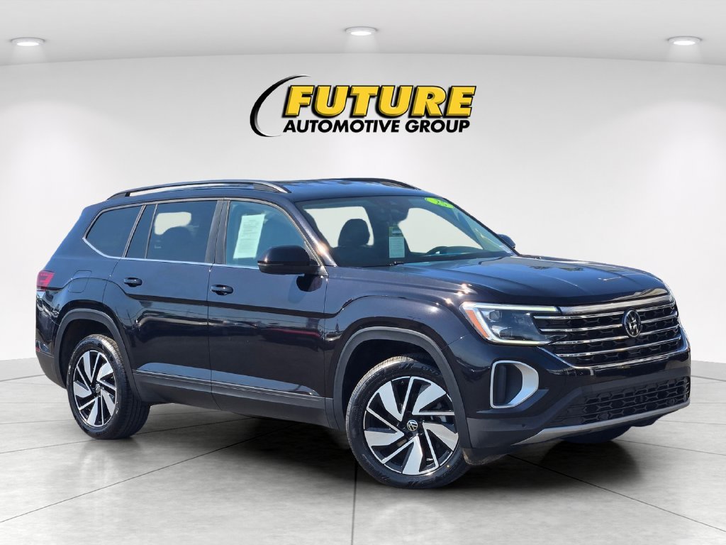 Used 2025  Volkswagen 2.0T SE w/Technology image 1