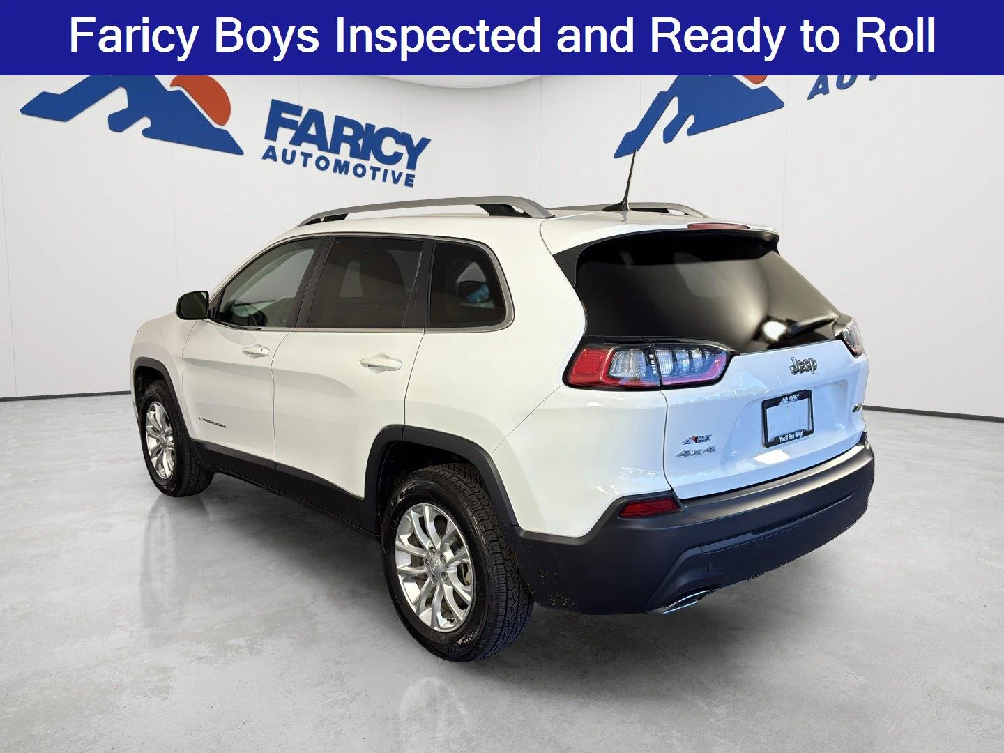 Used 2019 Bright White Clearcoat Jeep Latitude image 8
