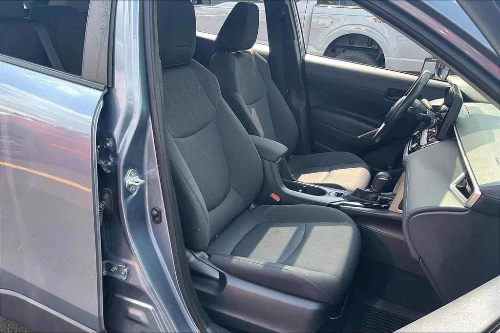 Used 2023  Toyota LE image 6