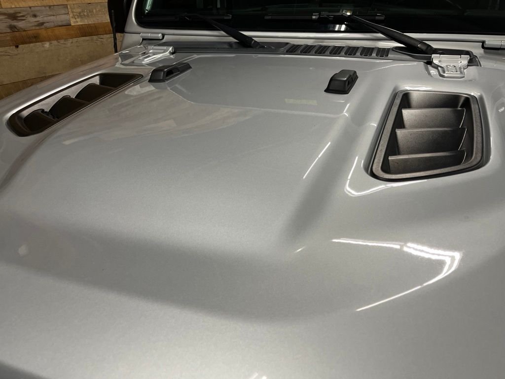 Used 2022 Silver Jeep Rubicon image 9