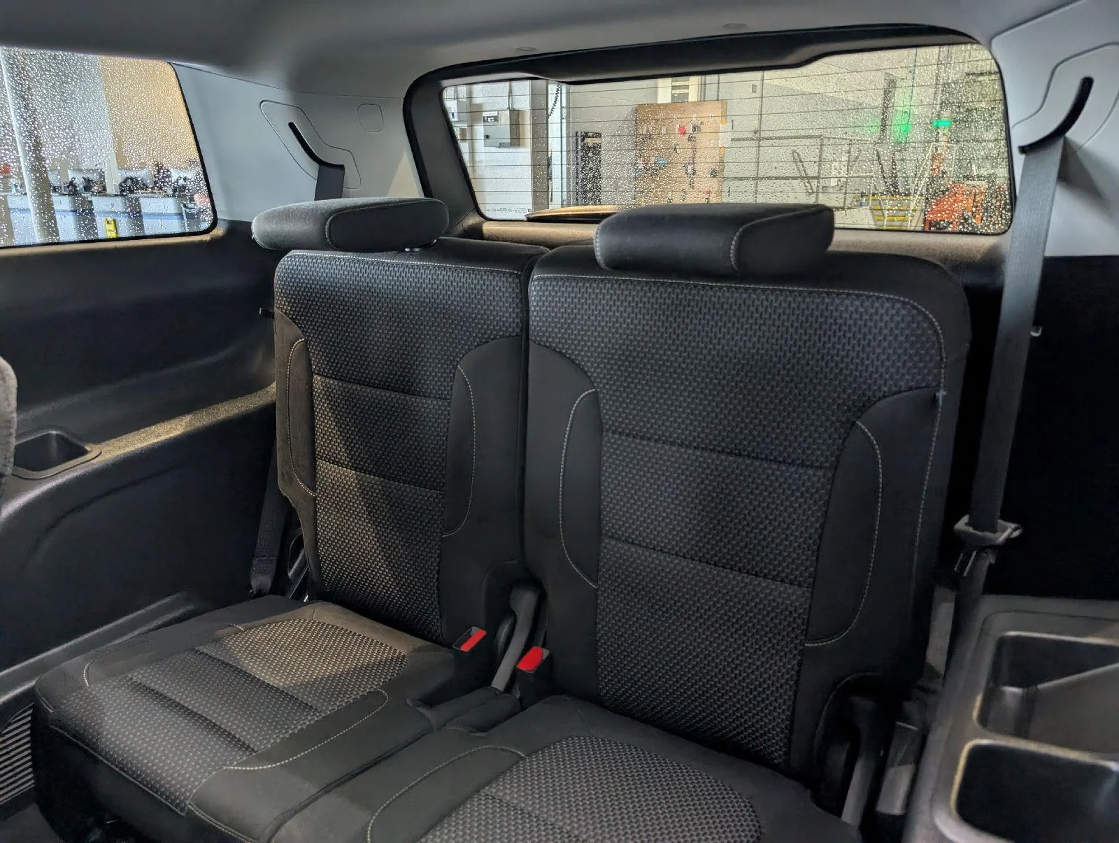 Used 2023 Ebony Twilight Metallic GMC SLE image 17