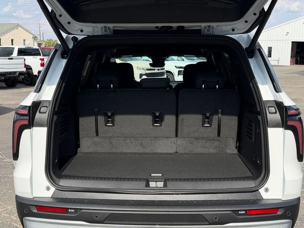 New 2027 Summit White Chevrolet LT image 19