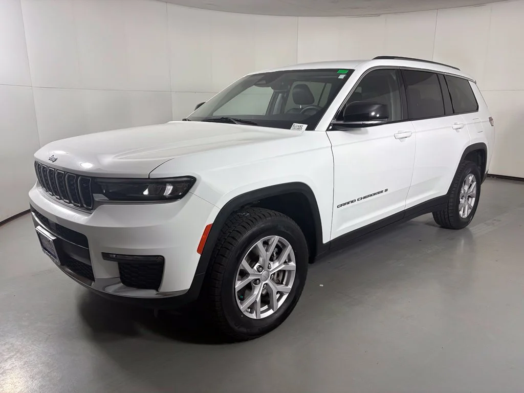 Used 2022 White Jeep Limited image 4