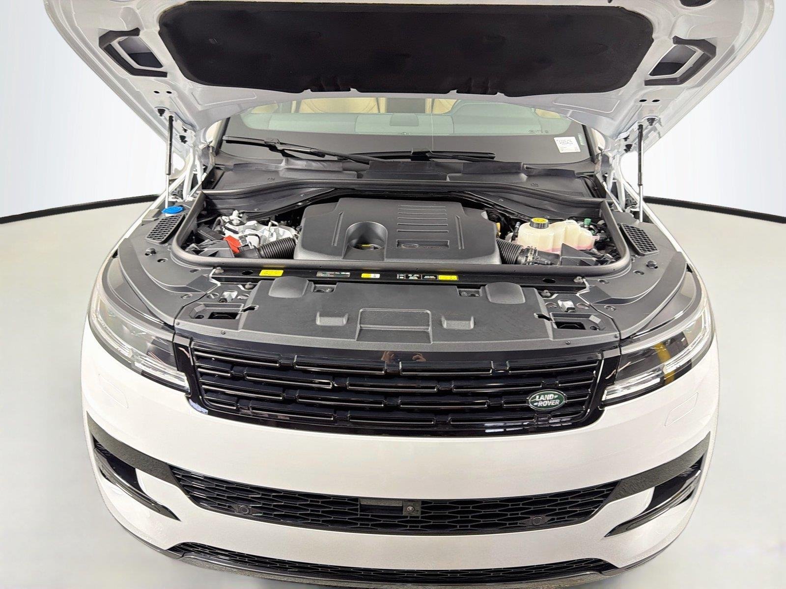 New 2026 Fuji White Land Rover SE image 31