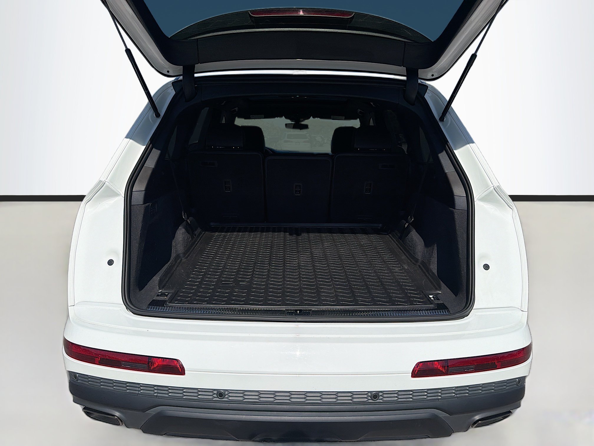 Used 2025 Carrara White Audi Premium Plus image 12