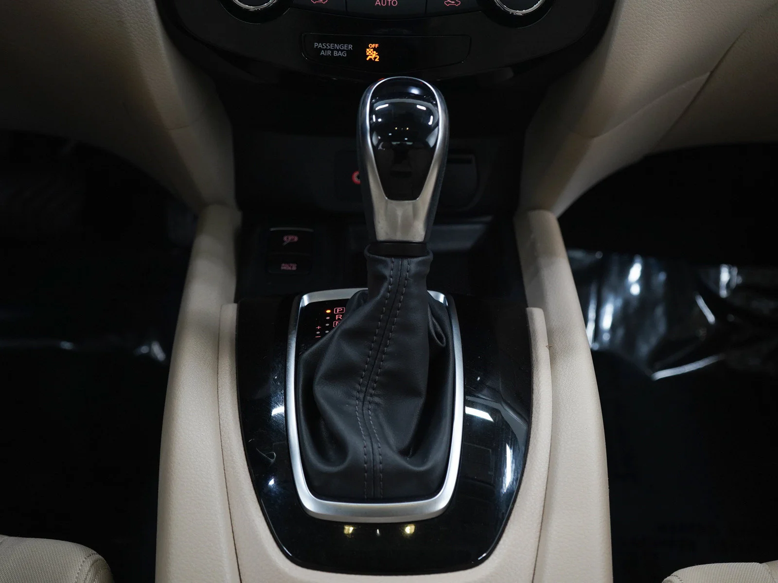 Used 2019 Caspian Blue Metallic Nissan SV image 19