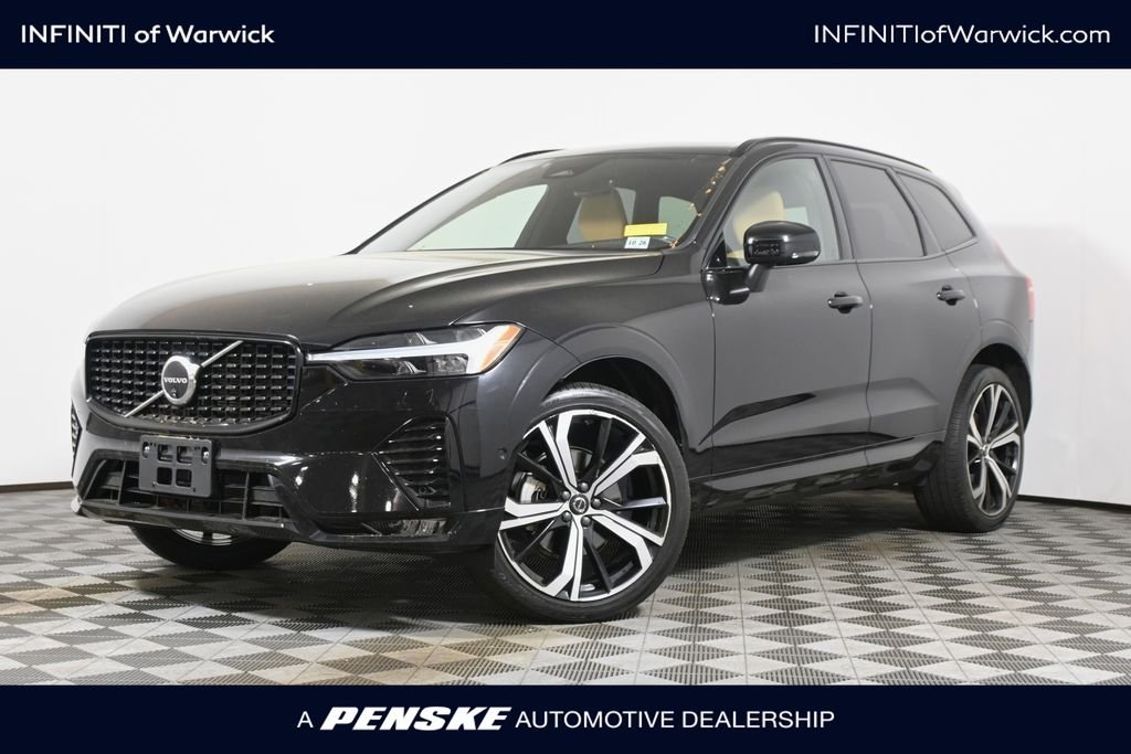 2024 Volvo XC60 B5 Ultimate Dark Theme AWD's photo