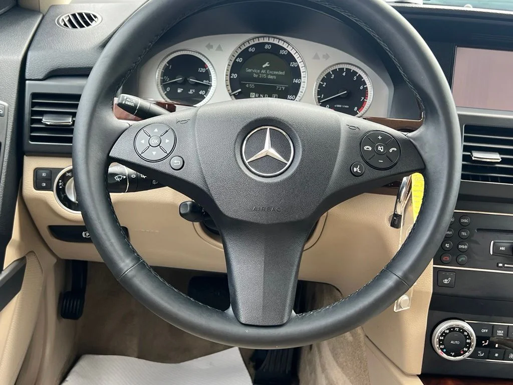 Used 2011 Arctic White Mercedes-Benz GLK 350 image 22
