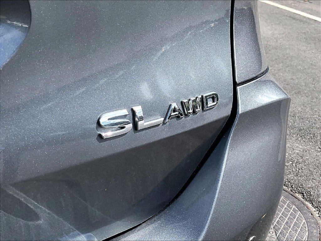 Used 2020 Gray Nissan SL image 28