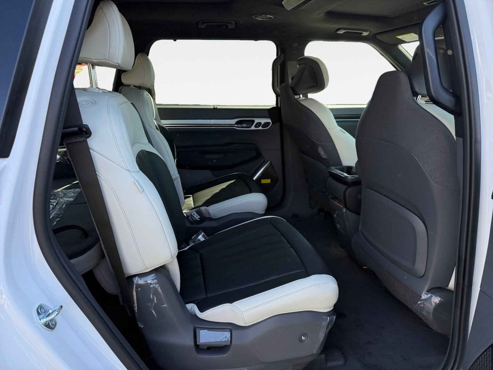 New 2026 Glacial White Pearl / Black Ro Kia GT-Line AWD image 18