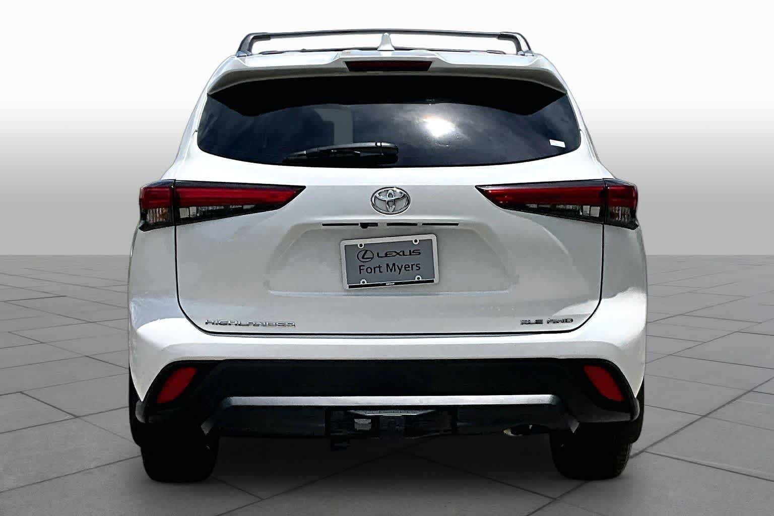 Used 2021 Blizzard Pearl Toyota XLE image 5