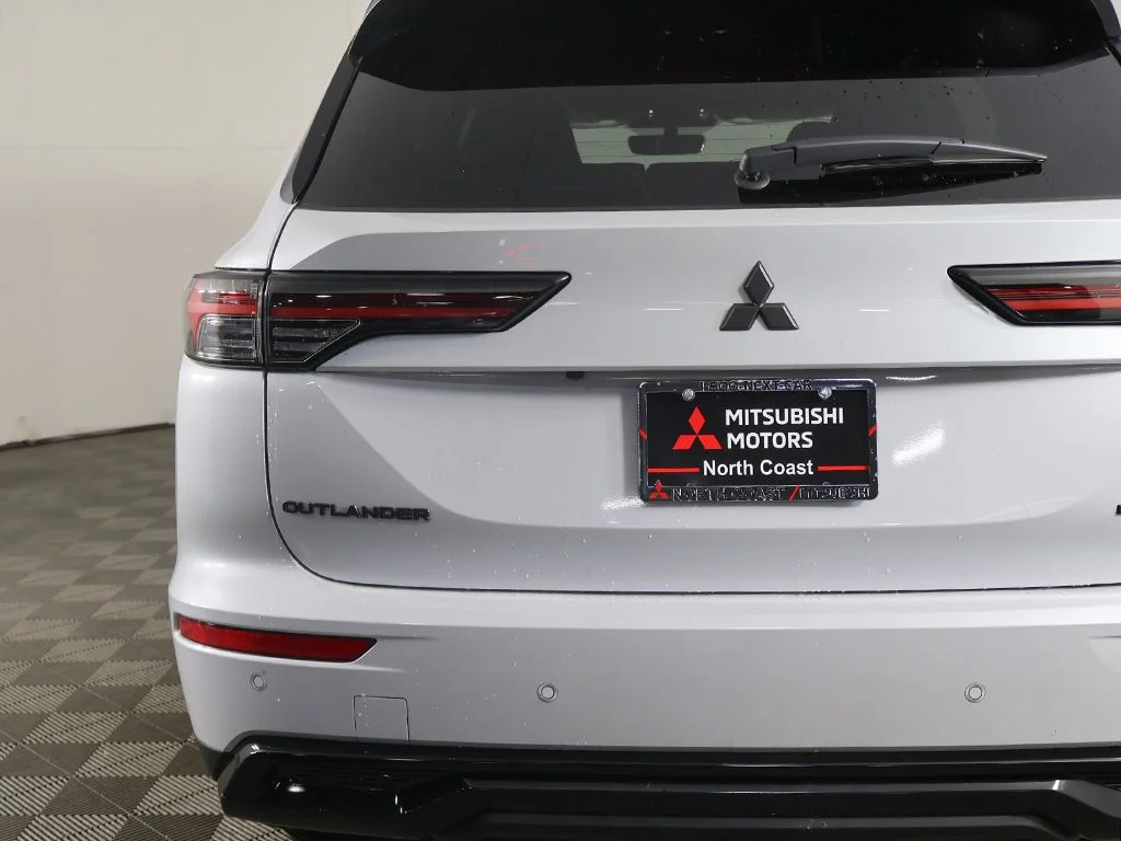 New 2026 White Mitsubishi LE 1.5T 2WD image 15
