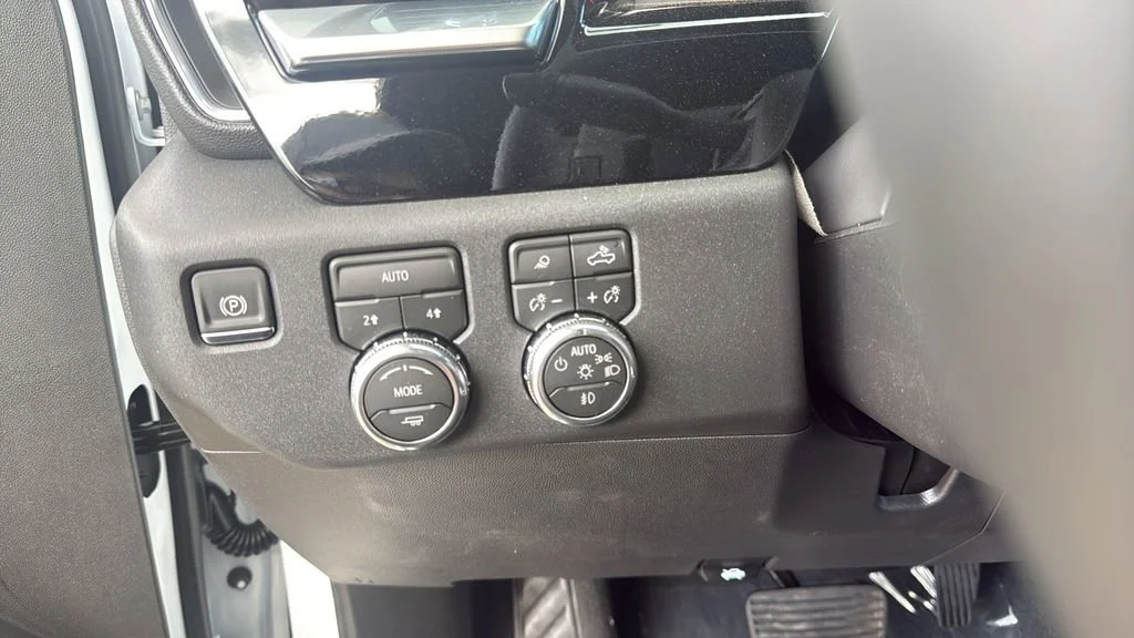 New 2026 Summit White GMC Elevation image 28