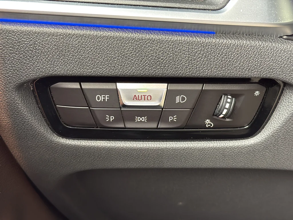 Used 2022 Black BMW M440i xDrive image 25